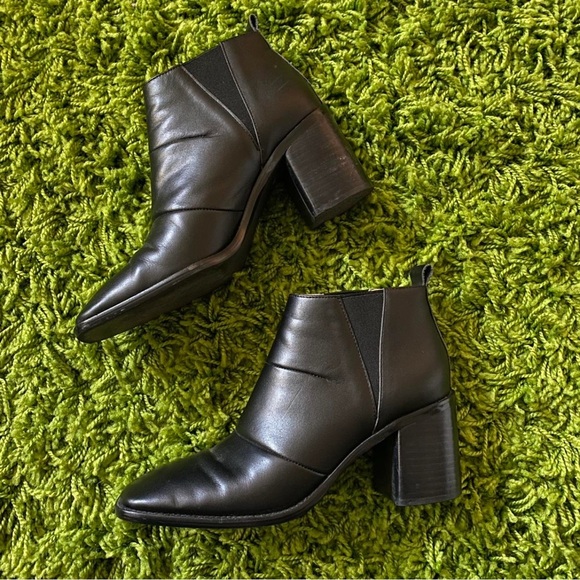 INTENTIONALLY BLANK Hugs Boots - Picture 1 of 4
